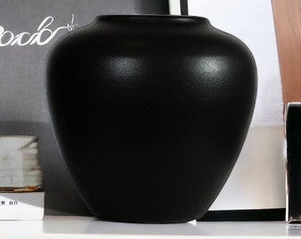 Small vase, black vase, Ina Round
