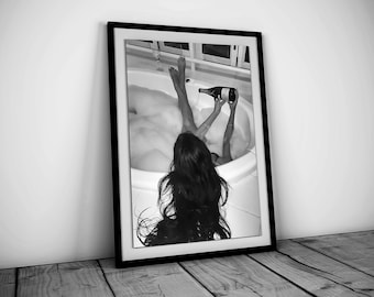 Vrouw met wijn in bad print, feministische poster, zwart-wit kunst aan de muur badkamer, bar kar print, meisjes badkamer decor, digitale download