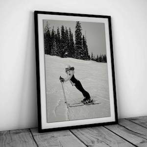 Retro Woman Skiing Print, Vintage Apres Ski Poster, Black and White, Vintage Photography, Winter Wall Art, Ski Lodge Decor, Digital Download