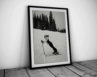 Retro Woman Skiing Print, Vintage Apres Ski Poster, Black and White, Vintage Photography, Winter Wall Art, Ski Lodge Decor, Digital Download
