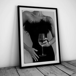 ワインを飲む女性のプリント、バーカートの壁アート、白黒ポスター、ファッションプリント、アルコールポスター、ガーリーな寮の部屋の装飾、デジタルダウンロード