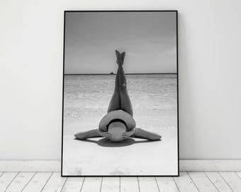 Black and White Beach Print, Summer Poster, Girls Bathroom Wall Art, Vintage Photography, Feminist Poster, Y2k Room Decor, Digital Download
