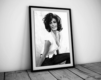 Sophia Loren Poster, Black and White, Vintage Photography, Fashion Print, Retro Wall Art, Old Hollywood Decor, Printable, Digital Download