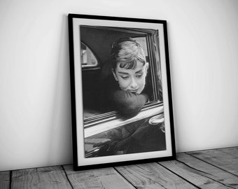Audrey Hepburn Vintage Photograph, Retro Wall Art, Black and White Photo, Audrey Hepburn Poster Print, Old Hollywood Decor, Digital Download