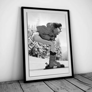 Woman Skiing Print, Vintage Apres Ski Poster, Black and White, Mountain Photography, Winter Wall Art, Hypebeast Room Decor, Digital Download