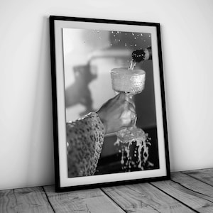 Keep em Coming Champagne Wall Art, Bar Cart Prints, Czarno-biały, Cocktail Print, Alcohol Poster, Girly Dorm Room Decor, Digital Download