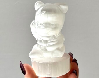 NIEDDER Satin Spar Teddybär schnitzen 275g | Selenit | Poliert | Natürlicher echter Kristall Handverlesen | Au
