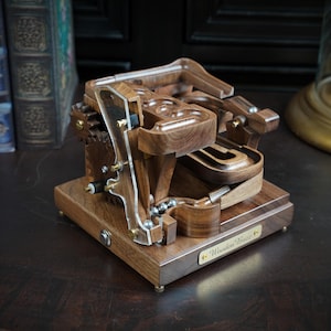 Walnuss Marmormaschine: Kinetische Skulptur - Swing Arm Decor