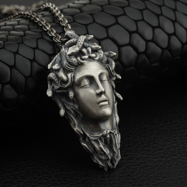 Charming Greek Gorgon Medusa Silver Men's Necklace in Oxidized, Personalized 3D Medusa Head Jewellery, 925 Mythological Gift For Bestfriend