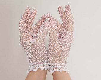 Lace Gloves Crochet Pattern. Wedding gloves video and photo tutorial.