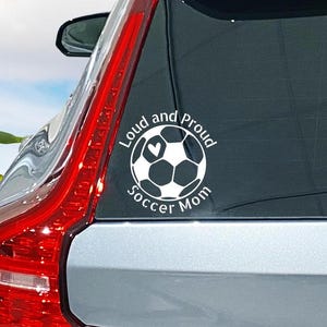 Laut und stolze Mama Fußball Aufkleber Aufkleber | Viele Größen | Viele Farben | Sport | Fußball | Mama | Aufkleber | Aufkleber | Autosticker