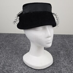 VTG 1950s Merrimac Peachbloom Velour Fur Felt Pillbox Tilt Hat Black Size 22 Vintage Merrimac Peachbloom Velour Velvet Felt Beaded Calot  main image 4