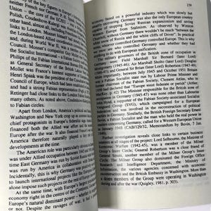 Pode incluir: Um livro aberto com texto, com o n&uacute;mero 239 no canto superior direito. O texto discute pol&iacute;tica europeia, a Alemanha p&oacute;s-guerra e a influ&ecirc;ncia de v&aacute;rios grupos e indiv&iacute;duos.