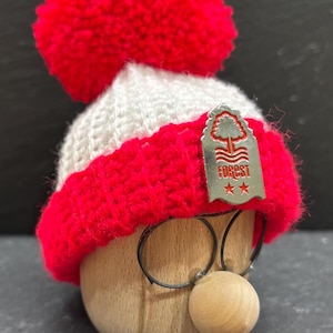 Gnomo da football in legno massello fatto a mano/fermacarte ispirato a NOTTINGHAM FOREST. Regalo di football unico