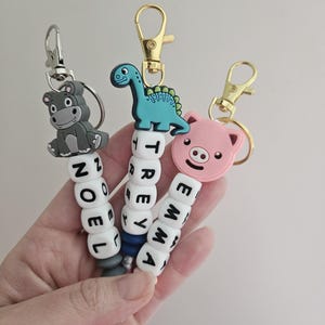Portachiavi con nome personalizzato, accessori con perline in silicone, ciondolo per borsa scolastica