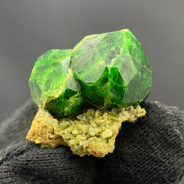 Demantoid Garnet Specimen, Demantoid Garnet, Green Garnet, Garnet Specimen, Mineral Specimen, Raw Gemstone, 20.68 gram