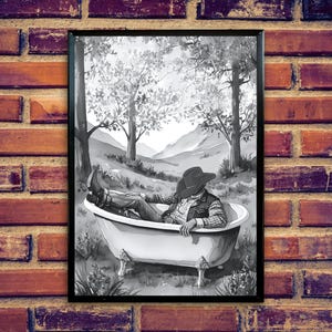 Cowboy noir et blanc dans une baignoire dans une prairie de montagne art mural imprimable | Cowboy dans une baignoire | Décoration murale de salle de bain | Art mural de baignoire | Impression originale