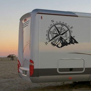Adesivo per roulotte, bellissima rosa dei venti con montagne, catena montuosa, avventura, vacanza, escursionismo, WOMI, WOWA, adesivo promozionale per campeggio