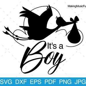 Może przedstawiać: Czarno-biała sylwetka bociana niosącego dziecko w pieluszce. Tekst "It's a Boy" jest napisany ozdobnym fontem pod bocianem.