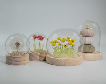 Illuminated Glass Flower Dome – Hand Crafted LED Botanical Display (USB/Battery)