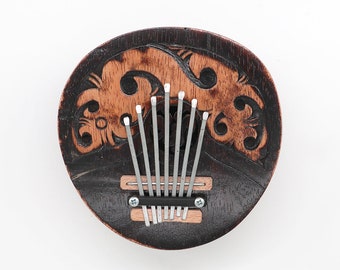 Coconut Kalimba Thumb / Finger Piano Handcrafted Balinese 7 Steel Key Decorative Percussion Instrument 14cm Carved Coconut Shell Instrument