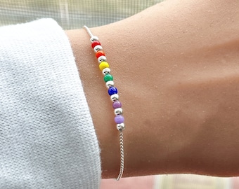 Sterling zilveren trots armband, sierlijke regenboog armband, dunne kleurrijke kralen armband, zilveren kettingarmband met kralen, partnergeschenken.