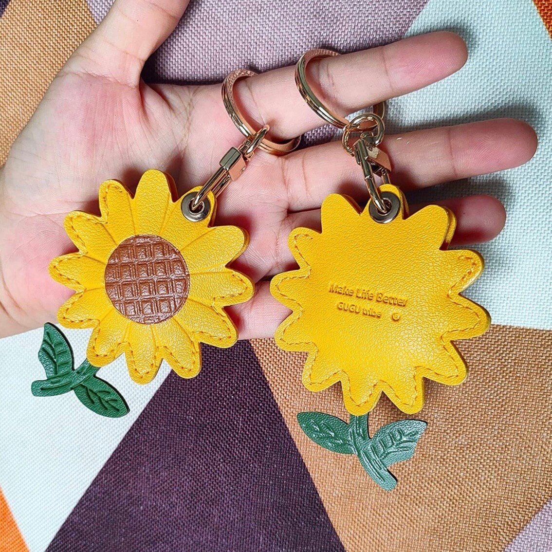 Portachiavi A Forma Di Girasole In Pelle PU – Compatibile Con AirTag – Accessorio Carino Per Chiavi E Borsa (Giallo, 5,5x8 Cm)