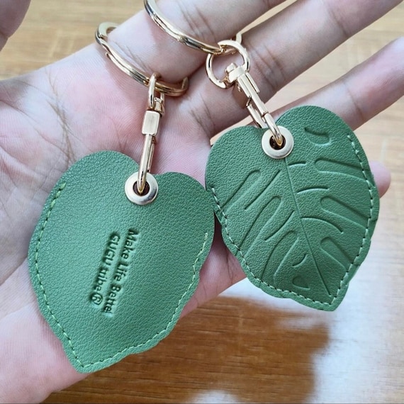 Leaf AirTag Holder Botanical Bag Charm Apple Tracker Case Plant Lover Gift Nature Inspired Purse Accessory Green Leaf Keychain