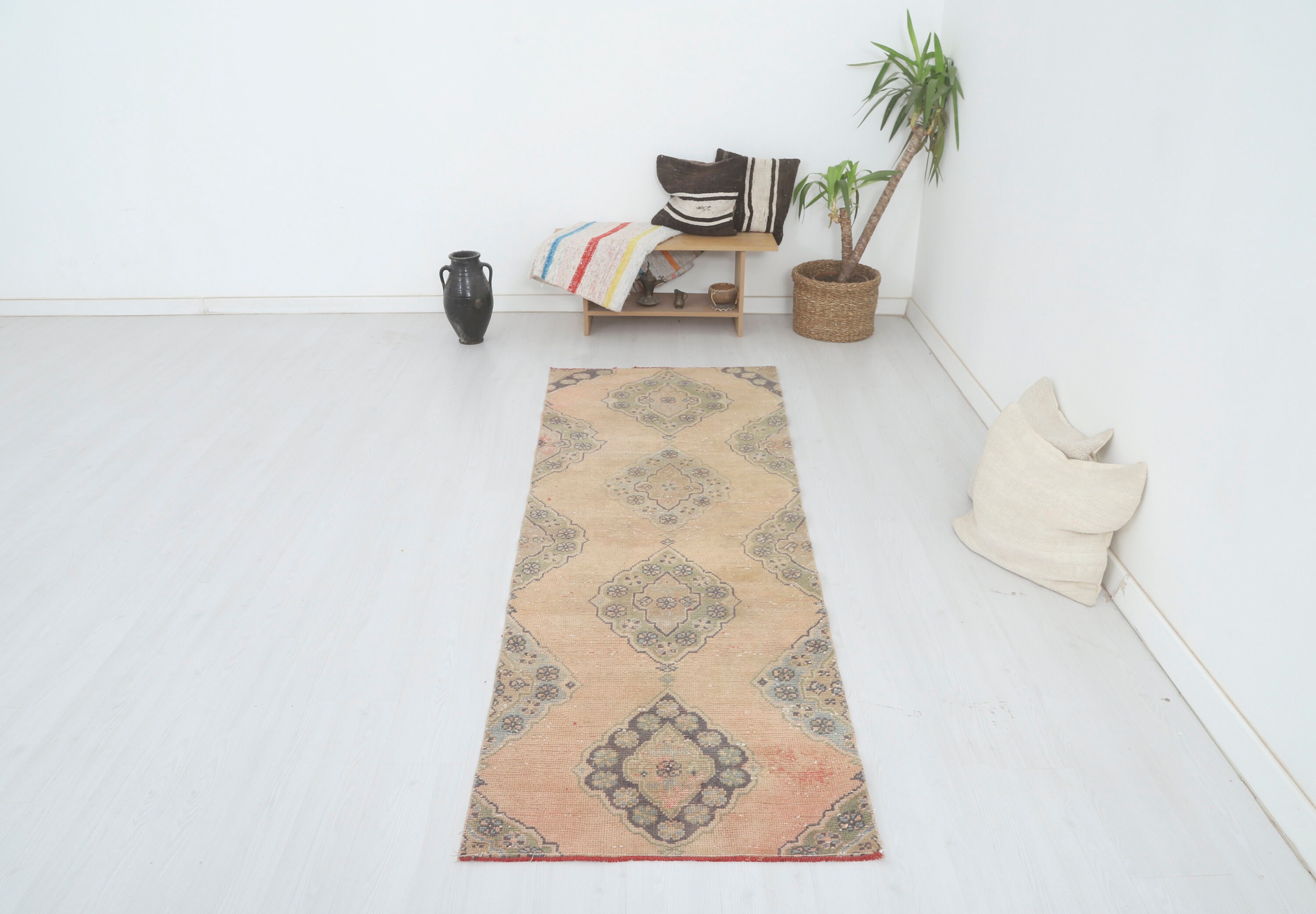 3x8インチのヴィンテージトルコ製ランナーラグ：ハンドメイドウールの