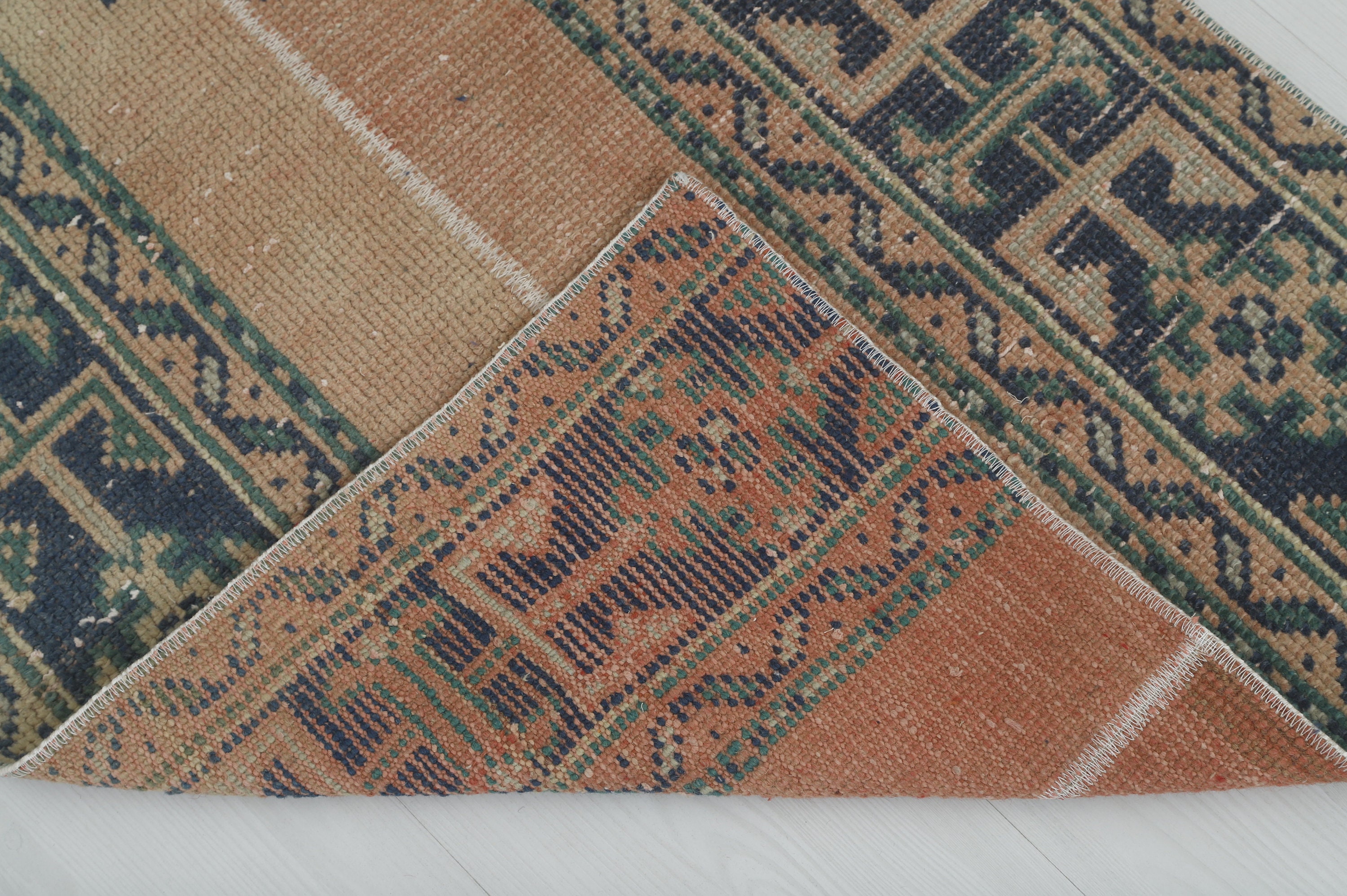 小さなパッチワークオリエンタルラグ：2.3 x 4.5フィートの