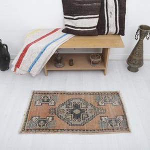 Vintage Turkish Doormat Rug: Wool & Cotton Entryway Rug (2x3 ft)