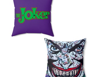 Das Joker-Logo Lila Hintergrund Vorderseite & Joker Comic Art Rückseite Quadratisches Kissen aus gesponnenem Polyester - verschiedene Größen erhältlich