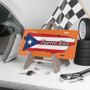 Bandera de Puerto Rico con texto de Puerto Rico #1 Placa de auto personalizada con fondo de corteza