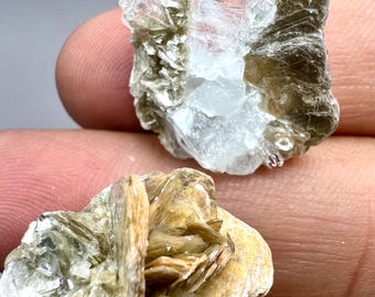 Raw Aquamarine Crystal Point: Natural light Blue Specimen, Jewelry Making (50 Ct)