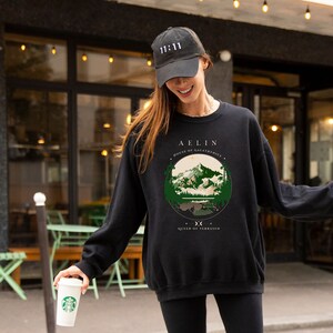 Aelin Throne of Glass Sweatshirt, Aelin swaggering Queen of Terrasen under the pine snow and Lord of the North star from Sarah J Maas