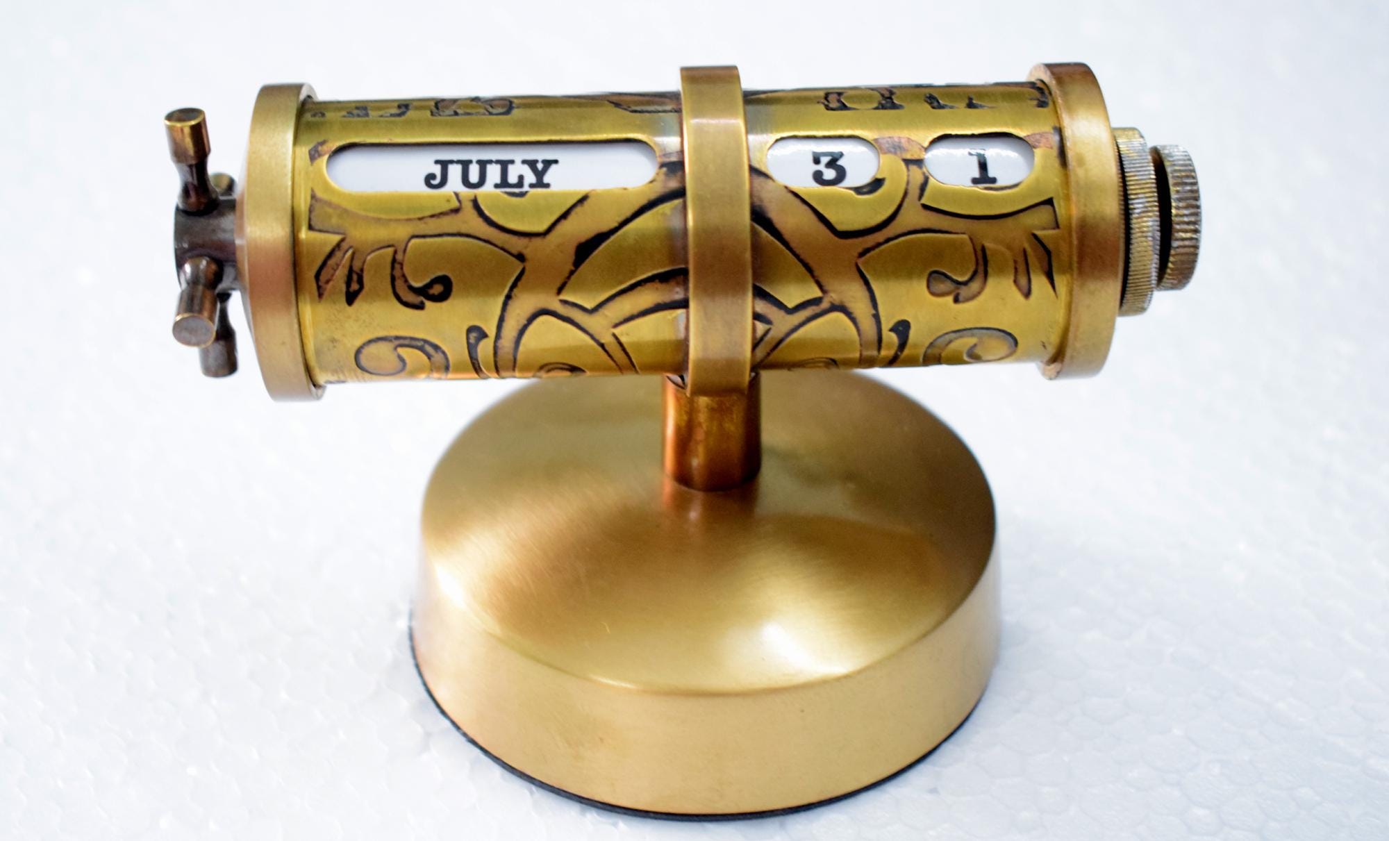 アンティーク調真鍮製パーペチュアルデスクトップカレンダー