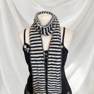 小物 90s DKNY Stripe Knit Muffler. Vintage Dkny Scarf, Dkny Muffler, Dkny Wool, Dkny