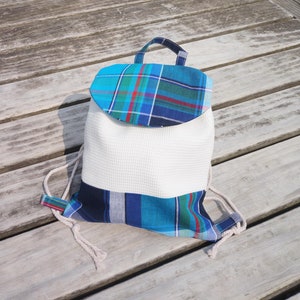 Sac à dos personnalisable pour bébé (crèche, nounou). Sac à dos Madras. Sac à dos petites fleurs.