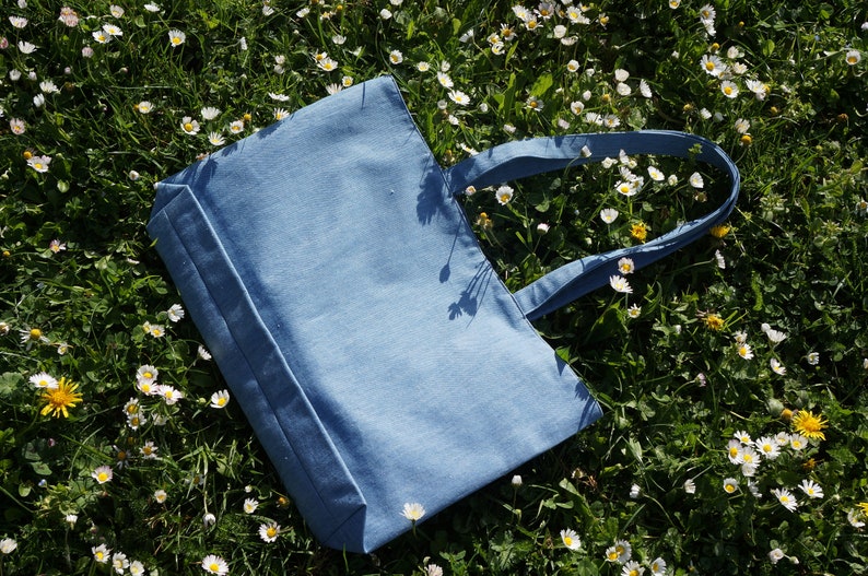 Tote bag en jean et madras. Sac Fourre-tout. Fleurs dhibiscus. image 5