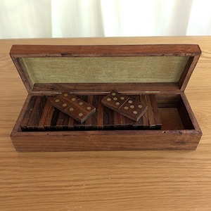 Handgemaakte houten dominoset Indisch palissander messing inlegwerk vintage doos 28 dominostenen cadeau game nacht decor domein India jaren 90 groot