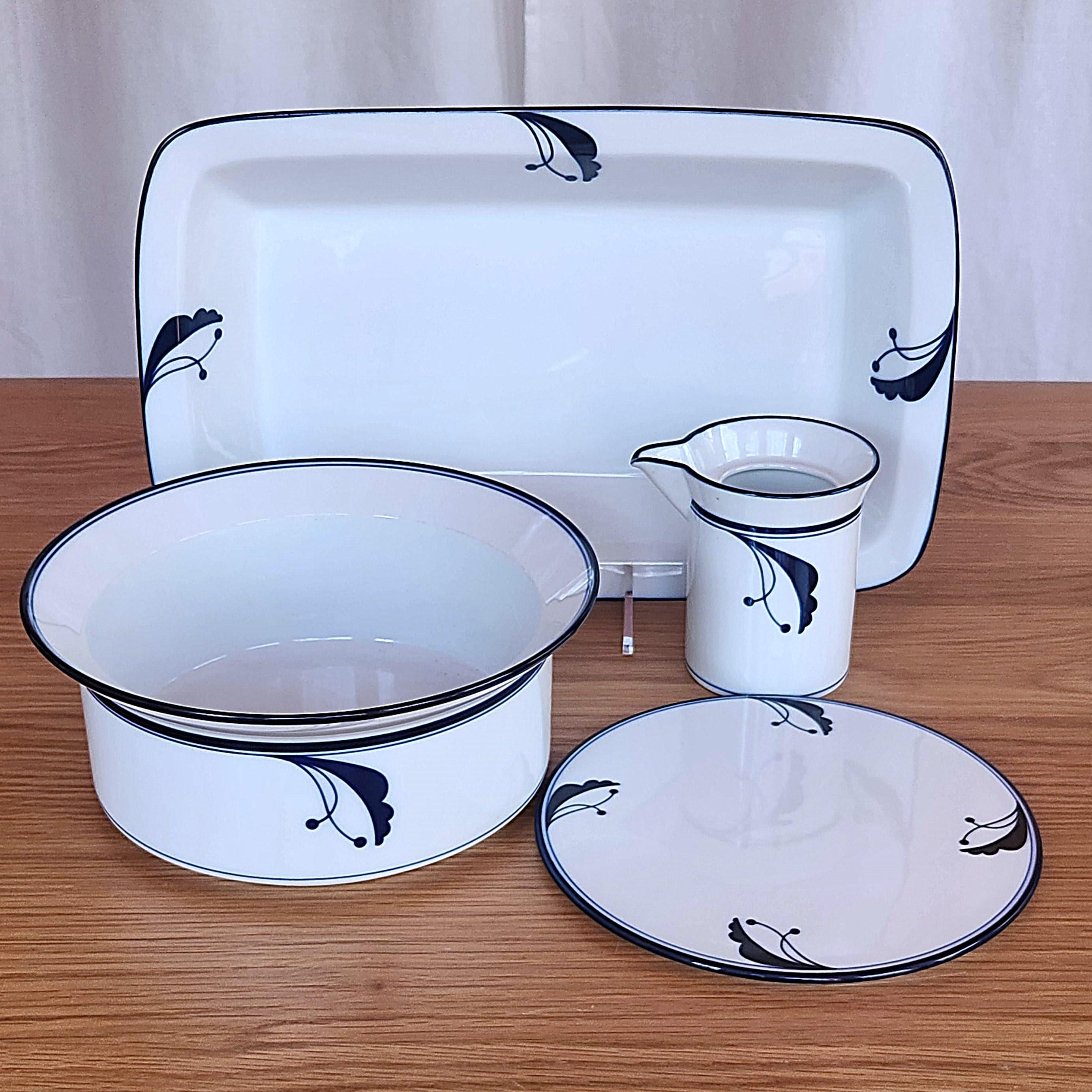 DANSK FLORA 青い花模様 プレート 2枚セット　33センチ Vintage Dansk Flora Bayberry Dinnerware – Blue Floral Porcelain