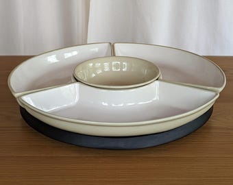 Juego de servir de gres vintage Pfaltzgraff Cappuccino de 5 piezas con bandeja giratoria y base de madera.