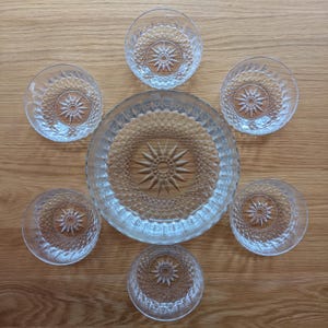 Vintage Arcoroc Diamant-glazen komset, jaren 1980 in de VS gemaakt 7-delige serveerschaal met kristallook en 6 dessertkommen, originele doos