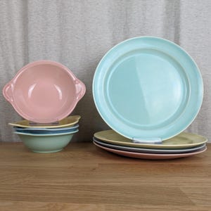 Vintage 1940s Lu-Ray Pastels Set of 4 Plates or Bowls - Choose Your Color - Taylor Smith & Taylor - Mid Century Dinnerware