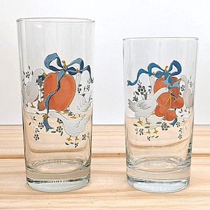Vintage Anchor Hocking Country Geese Glasses 2 Size Options | 1987 Farm Scene Tumblers, Blue Ribbon Pattern, Farmhouse Kitchen Decor Goose
