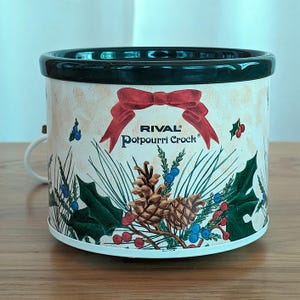Vintage Rival Potpourri Crock 3206 Christmas Pinecone Holly Electric Simmer Pot