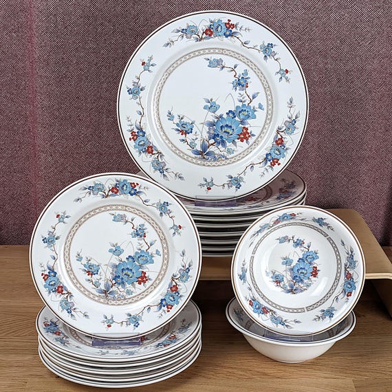 アンティークブルーフラワープレート Vintage Noritake Bleufleur Dinnerware - Plates & Bowls - Versatone
