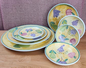 Vajilla vintage Caleca Frutta pintada a mano, fabricada en Italia: platos, cuencos y utensilios para servir.