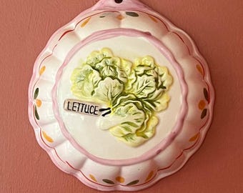 Vintage Hanging Ceramic Lettuce Mold Wall Decor - Retro Kitchen Art Gift