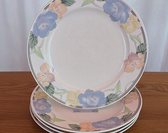 Juego de 4 platos llanos vintage Mikasa Garden Poetry – 28 cm (11 pulgadas) con grabado en relieve y flores en tonos pastel.